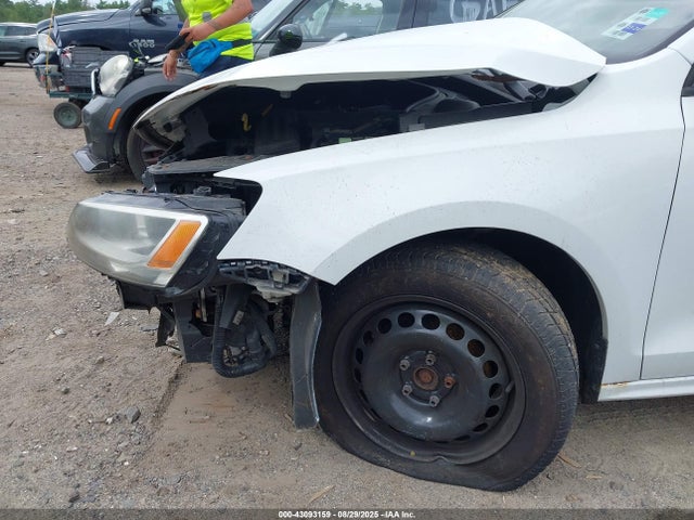 3VWD17AJ5FM332307 Volkswagen 1.8t