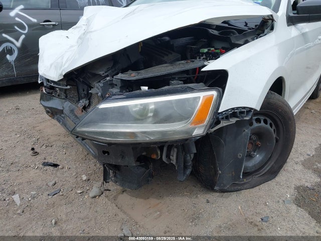 3VWD17AJ5FM332307 Volkswagen 1.8t