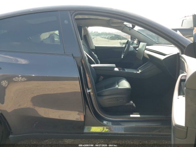 2026 TESLA MODEL Y 7SAYGDEE4TA414026 Photo 4
