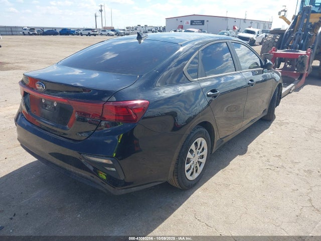 2021 Kia Forte Fe მანქანა იყიდება აუქციონზე, vin: 3KPF24AD2ME369176, აუქციონის ნომერი: 43093256