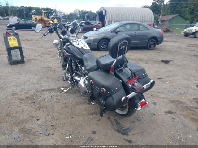 2017 HARLEY-DAVIDSON FLSTC 1HD1BWV17HB044384 Photo 2