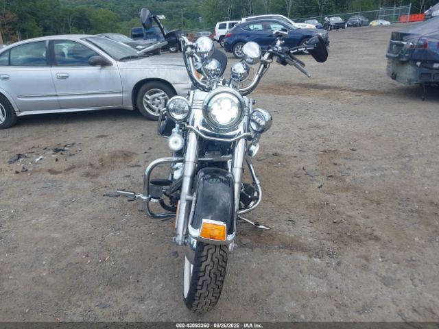 2017 HARLEY-DAVIDSON FLSTC 1HD1BWV17HB044384 Photo 4