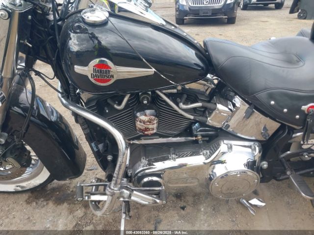 2017 HARLEY-DAVIDSON FLSTC 1HD1BWV17HB044384 Photo 8