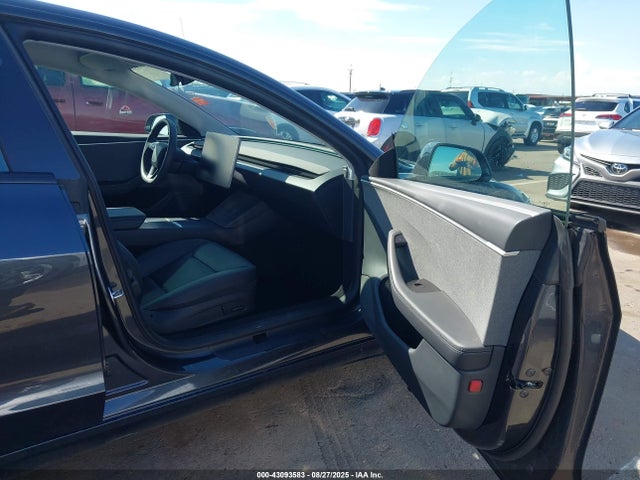 2025 TESLA MODEL 3 5YJ3E1EA6SF985799 Photo 4