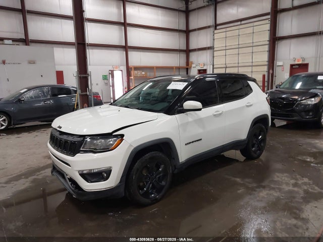 Jeep Compass 2019 3C4NJDBB2KT616748 Image 2