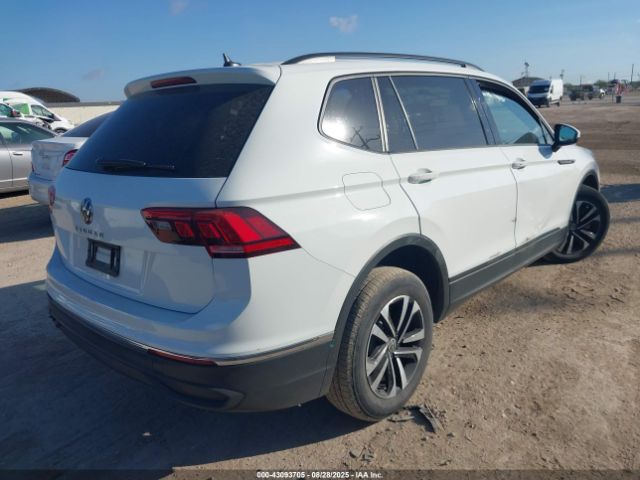 2023 VOLKSWAGEN TIGUAN 3VVRB7AX1PM118217 Photo 3