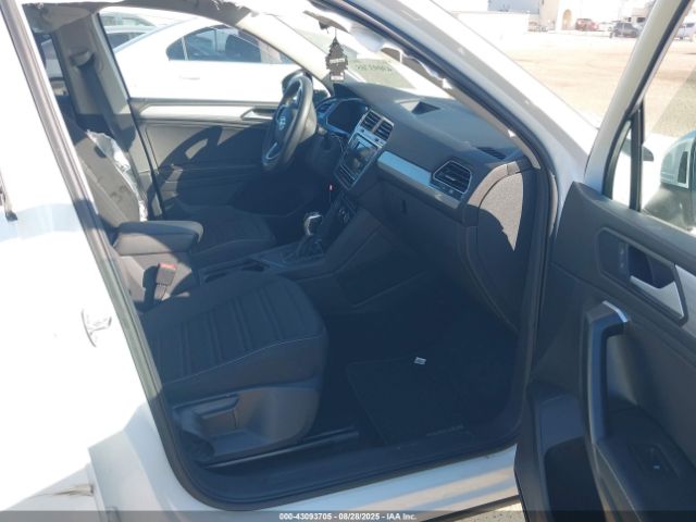 2023 VOLKSWAGEN TIGUAN 3VVRB7AX1PM118217 Photo 4