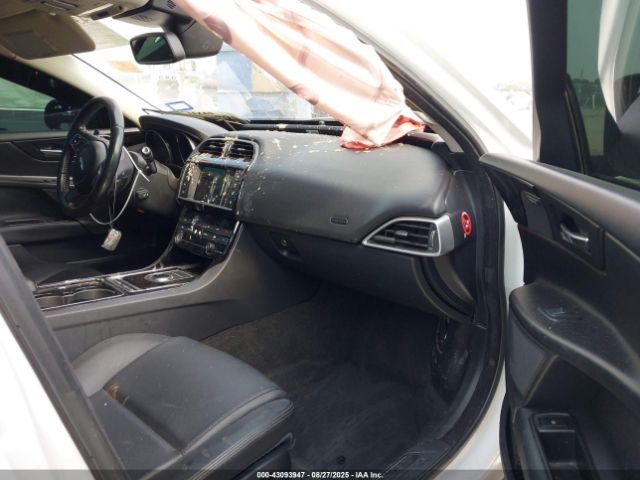 2017 JAGUAR XE SAJAD4BG9HA975114 Photo 4