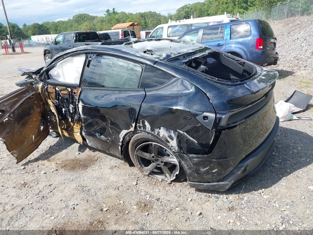 2026 TESLA MODEL Y 7SAYGDEE8TF371779 Photo 2