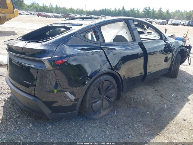 2026 TESLA MODEL Y 7SAYGDEE8TF371779 Photo 3