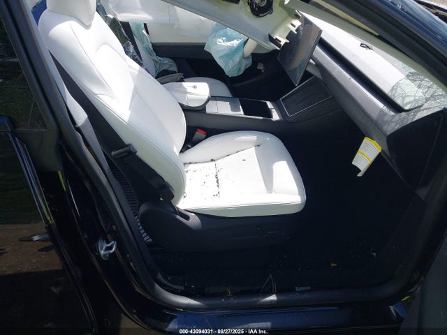 2026 TESLA MODEL Y 7SAYGDEE8TF371779 Photo 4