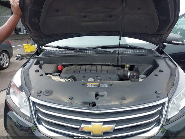 43094159 :رقم المزاد ، 1GNKVHKD8FJ267972 vin ، 2015 Chevrolet Traverse 2lt مزاد بيع