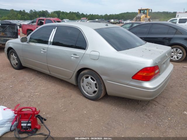 2002 LEXUS LS 430 JTHBN30F820064224 Photo 2