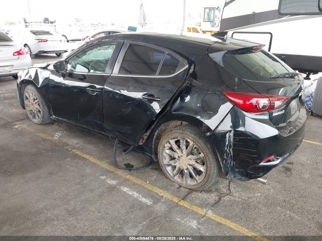 3MZBN1L3XJM165717 Mazda py