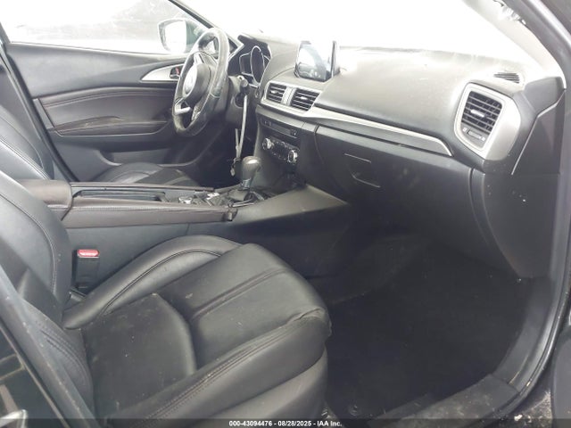 3MZBN1L3XJM165717 Mazda py