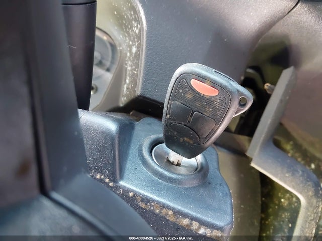 1C4NJPBB3FD305066 Jeep 2015