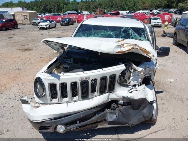 1C4NJPBB3FD305066 Jeep 2015