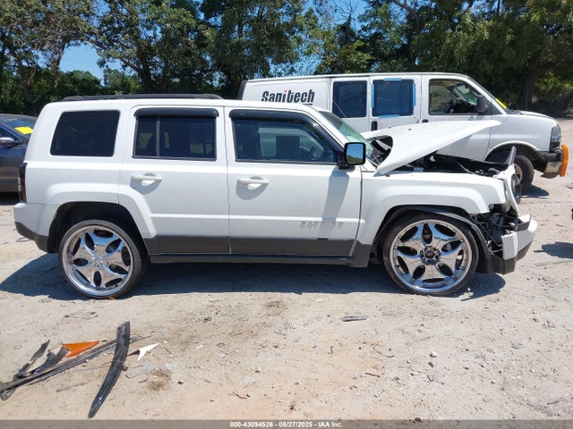 1C4NJPBB3FD305066 Jeep 2015