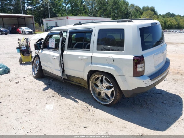 1C4NJPBB3FD305066 Jeep 2015