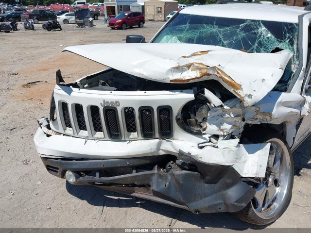 1C4NJPBB3FD305066 Jeep 2015