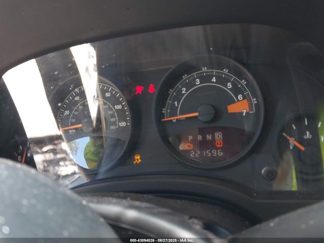 1C4NJPBB3FD305066 Jeep 2015
