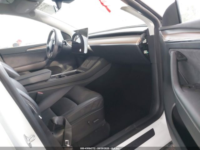 2022 TESLA MODEL Y 7SAYGDEE9NF561805 Photo 4