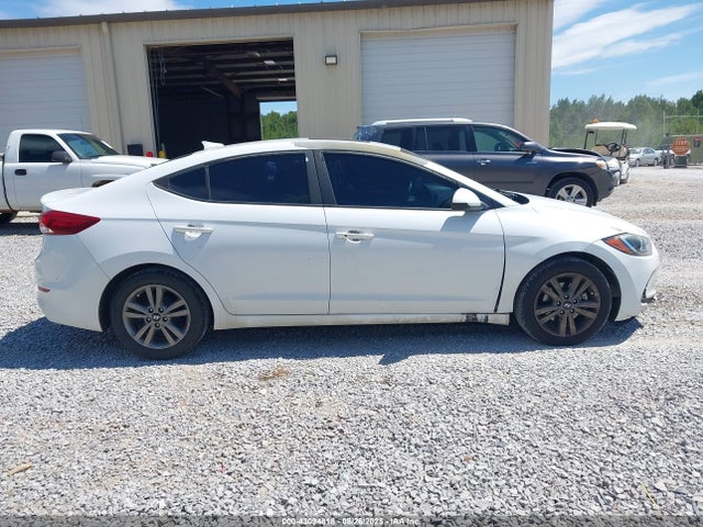5NPD84LF7HH158514 Hyundai Elantra