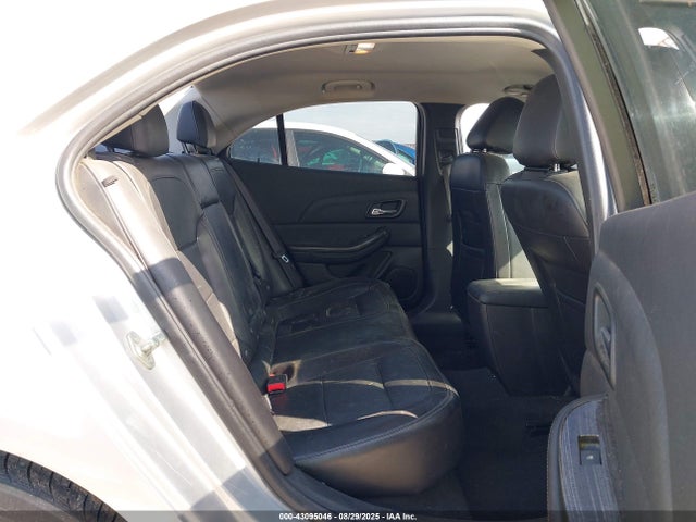 Chevrolet lkw 2015 1G11F5SL2FF125717 Image 8