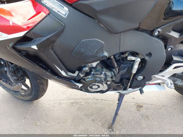 2017 HONDA CBR1000 JH2SC7702HK000717 Photo 8