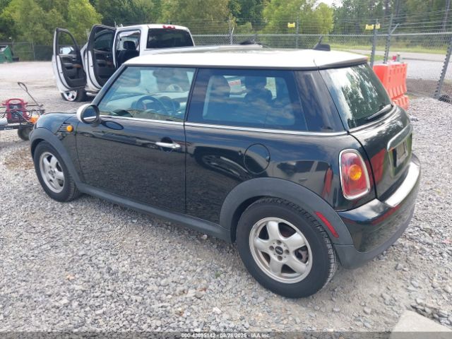2010 MINI COOPER WMWMF3C59ATU78178 Photo 2