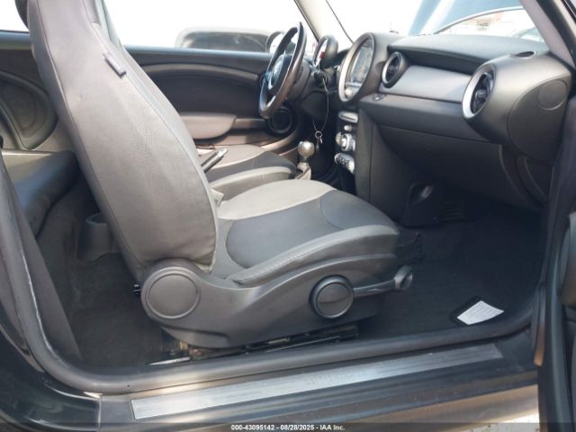 2010 MINI COOPER WMWMF3C59ATU78178 Photo 4