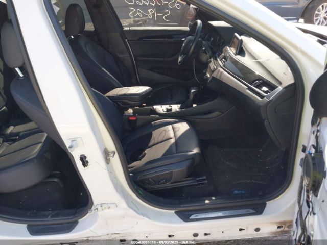 2018 BMW X1 WBXHT3C32J3H31519 Photo 4