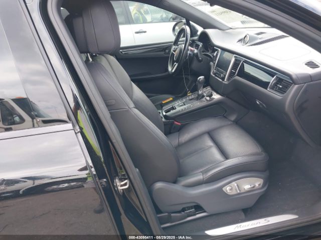 2017 PORSCHE MACAN WP1AB2A50HLB13640 Photo 4