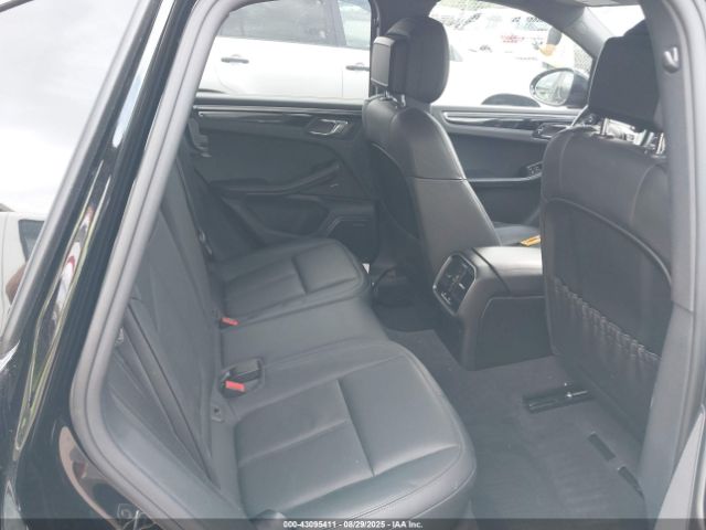 2017 PORSCHE MACAN WP1AB2A50HLB13640 Photo 7