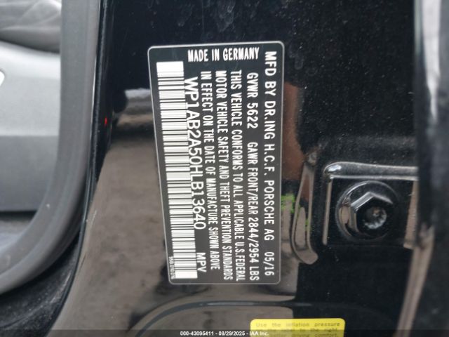 2017 PORSCHE MACAN WP1AB2A50HLB13640 Photo 8