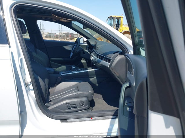 2019 AUDI A4 WAUDNAF42KA035314 Photo 4