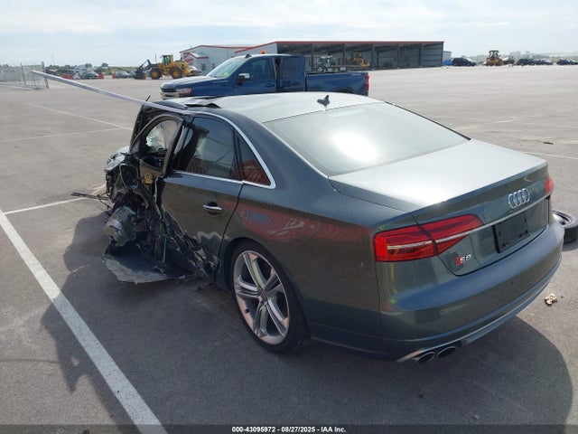 2015 AUDI S8 WAUK2AFD2FN016342 Photo 2