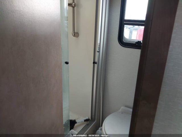 Freightliner cummins b6.7 2023 4UZACHFCXPCUD9444 Image 35