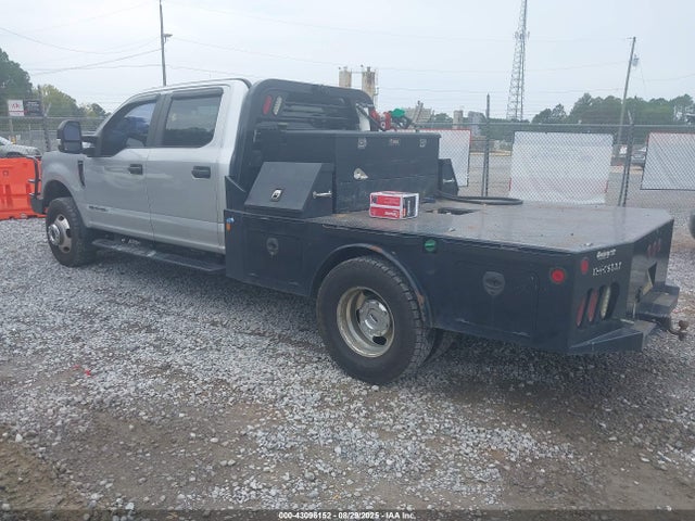 Ford F-350 Chassis Xl 2019 1FD8W3HT9KEE99304 Image 3