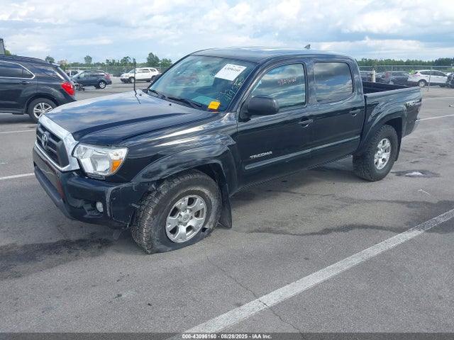 Toyota Tacoma Base V6 2015 3TMLU4EN7FM177129 Image 2