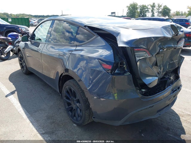 2024 TESLA MODEL Y 7SAYGDEE9RA254184 Photo 2