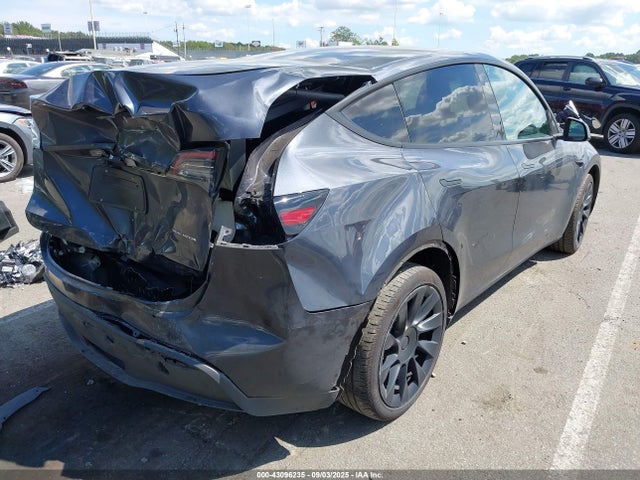 2024 TESLA MODEL Y 7SAYGDEE9RA254184 Photo 3