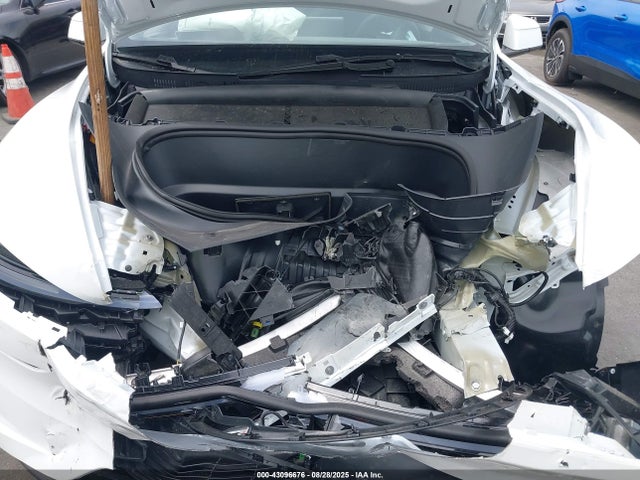 2026 TESLA MODEL Y 7SAYGDEE4TF358298 Photo 9