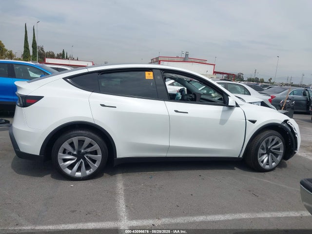 Tesla Model Y 2026 7SAYGDEE4TF358298 Image 14
