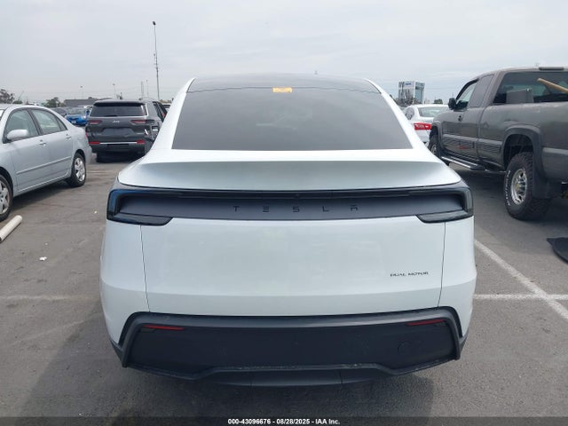 Tesla Model Y 2026 7SAYGDEE4TF358298 Image 17