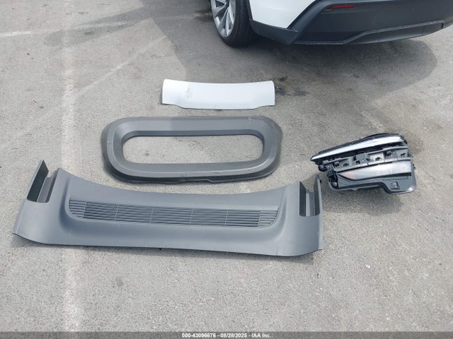 Tesla Model Y 2026 7SAYGDEE4TF358298 Image 12