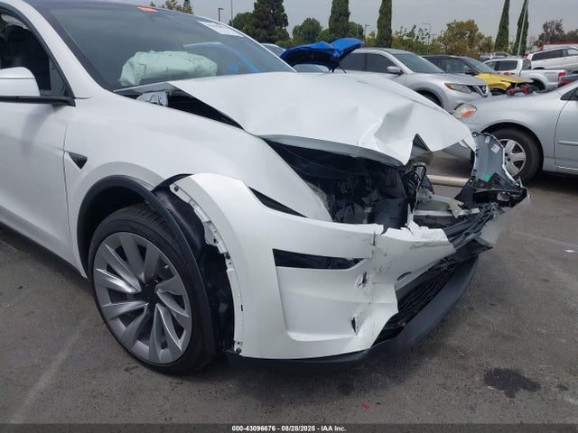 Tesla Model Y 2026 7SAYGDEE4TF358298 Image 20