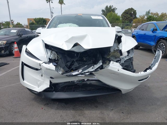 Tesla Model Y 2026 7SAYGDEE4TF358298 Image 21