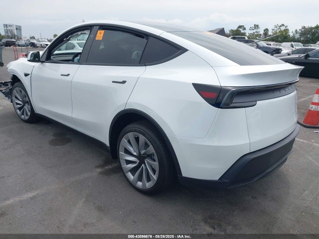 2026 TESLA MODEL Y 7SAYGDEE4TF358298 Photo 2