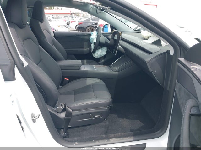 2026 TESLA MODEL Y 7SAYGDEE4TF358298 Photo 4